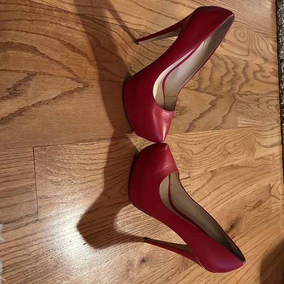 Red Pumps - Picture 4 of 6